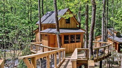 The 460 sq ft "tiny" cabin sleeps up to 4. . Airbnb treehouse tennessee